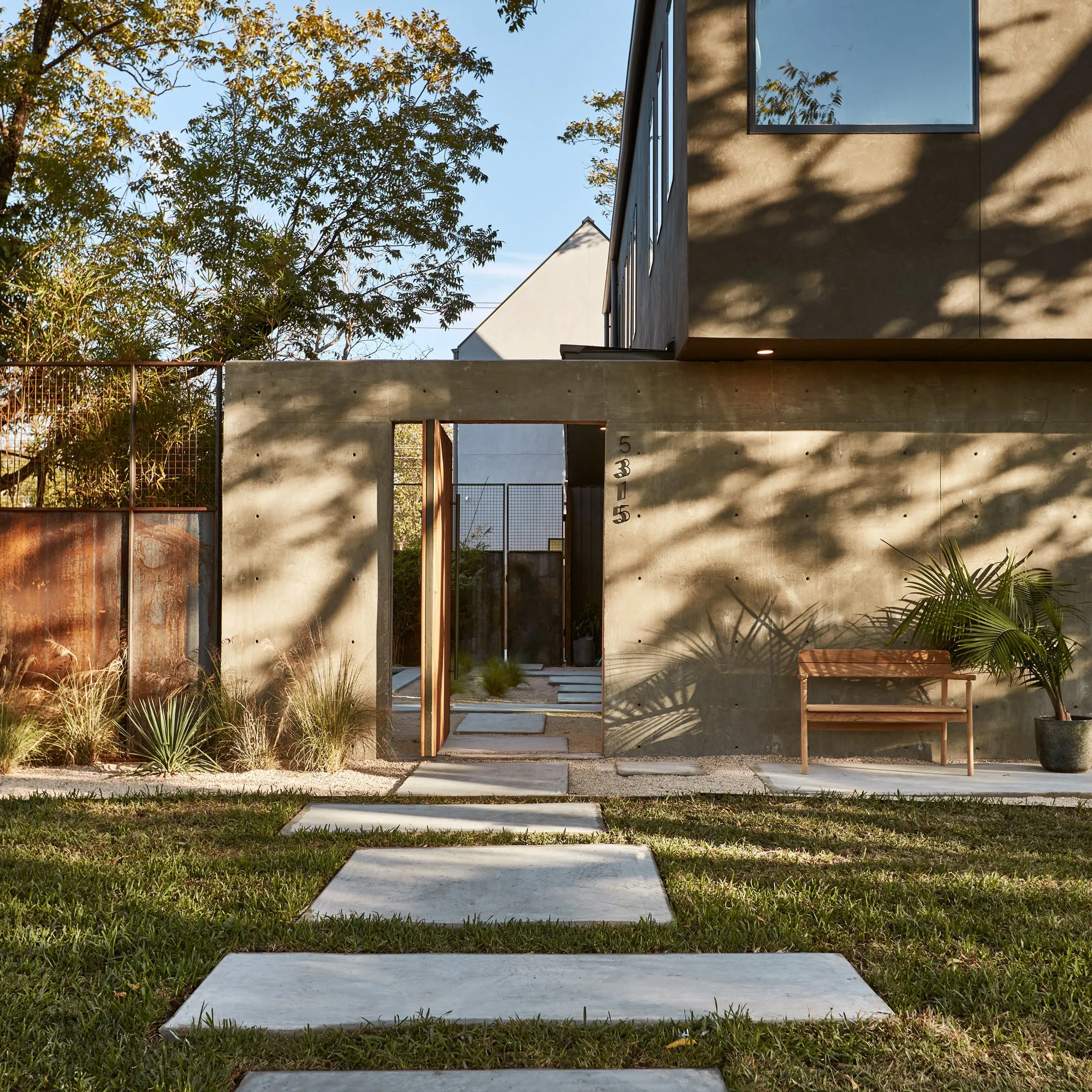 Tanso Outdoor Bench